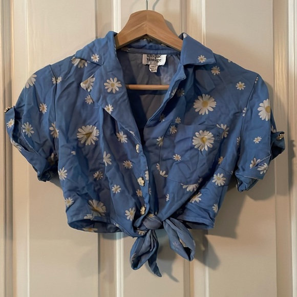 Crop Daisy Top - Picture 1 of 10